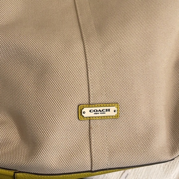 COACH - Avery Hobo in canvas and chartreuse -F28911- EUC❤️ - Picture 11 of 11